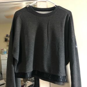 Long sleeve crop top crew neck